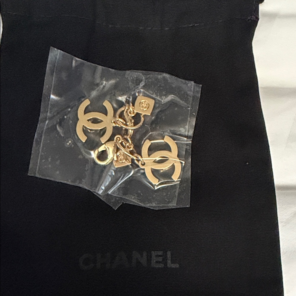 CHANEL Gold Interlocking CC Charm Set